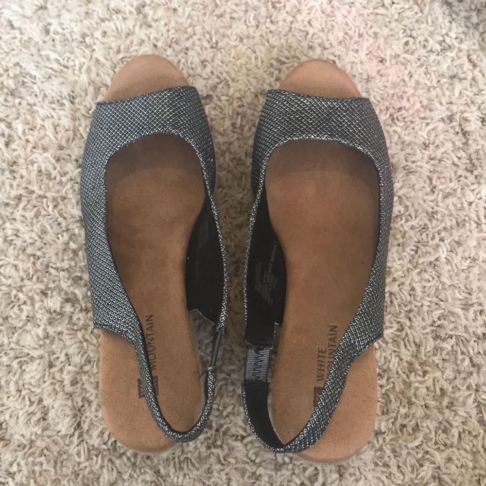 White mountain sandal wedges size 8